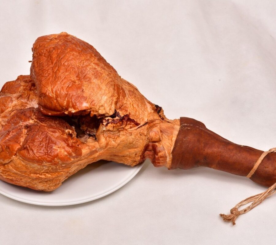 Szynka Podlaska wędzona z nogą około 8 kg